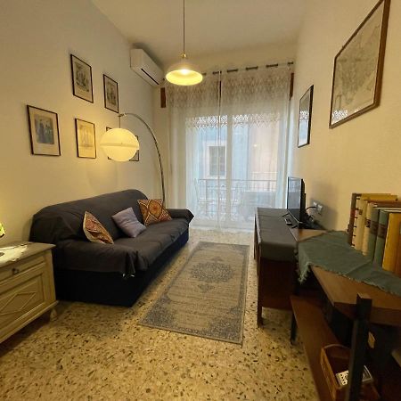 Back To The Past Apartment Олбия Екстериор снимка