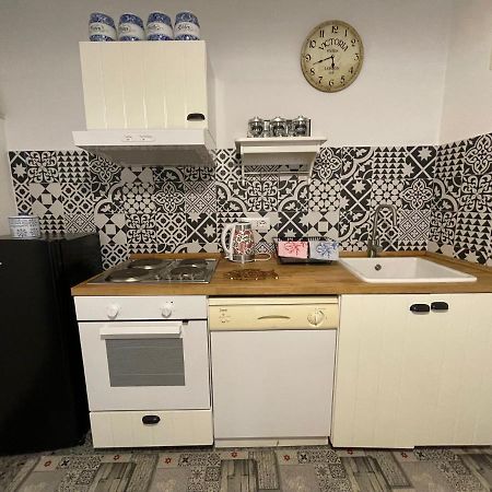 Back To The Past Apartment Олбия Екстериор снимка