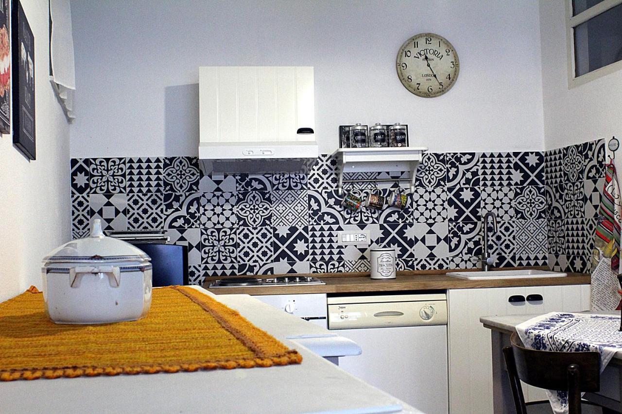 Back To The Past Apartment Олбия Екстериор снимка